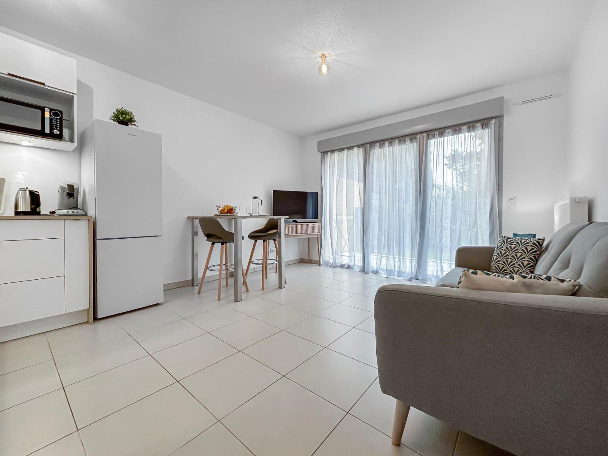 Vivez Lunel-Clim-Wifi Fibre-Parking Prive-Patio T2 Lunel  Bagian luar foto